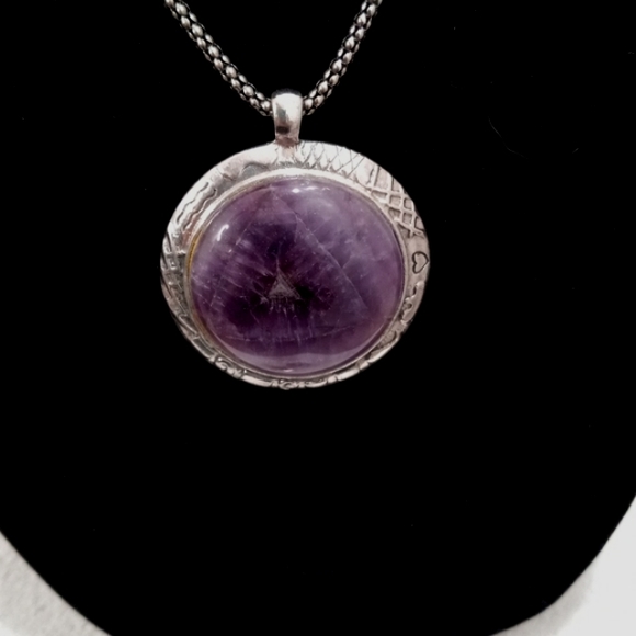 Silvertone Neckless & Pierced Earrings with Lilic Amethyst stones - Picture 3 of 9